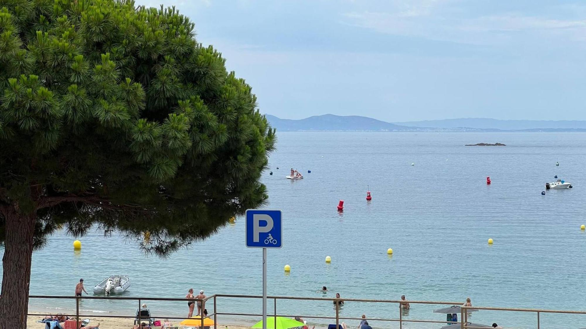 Precioso Apartamento Moderno En Primera Linea Del Mar Av-11 Ρόζες Εξωτερικό φωτογραφία