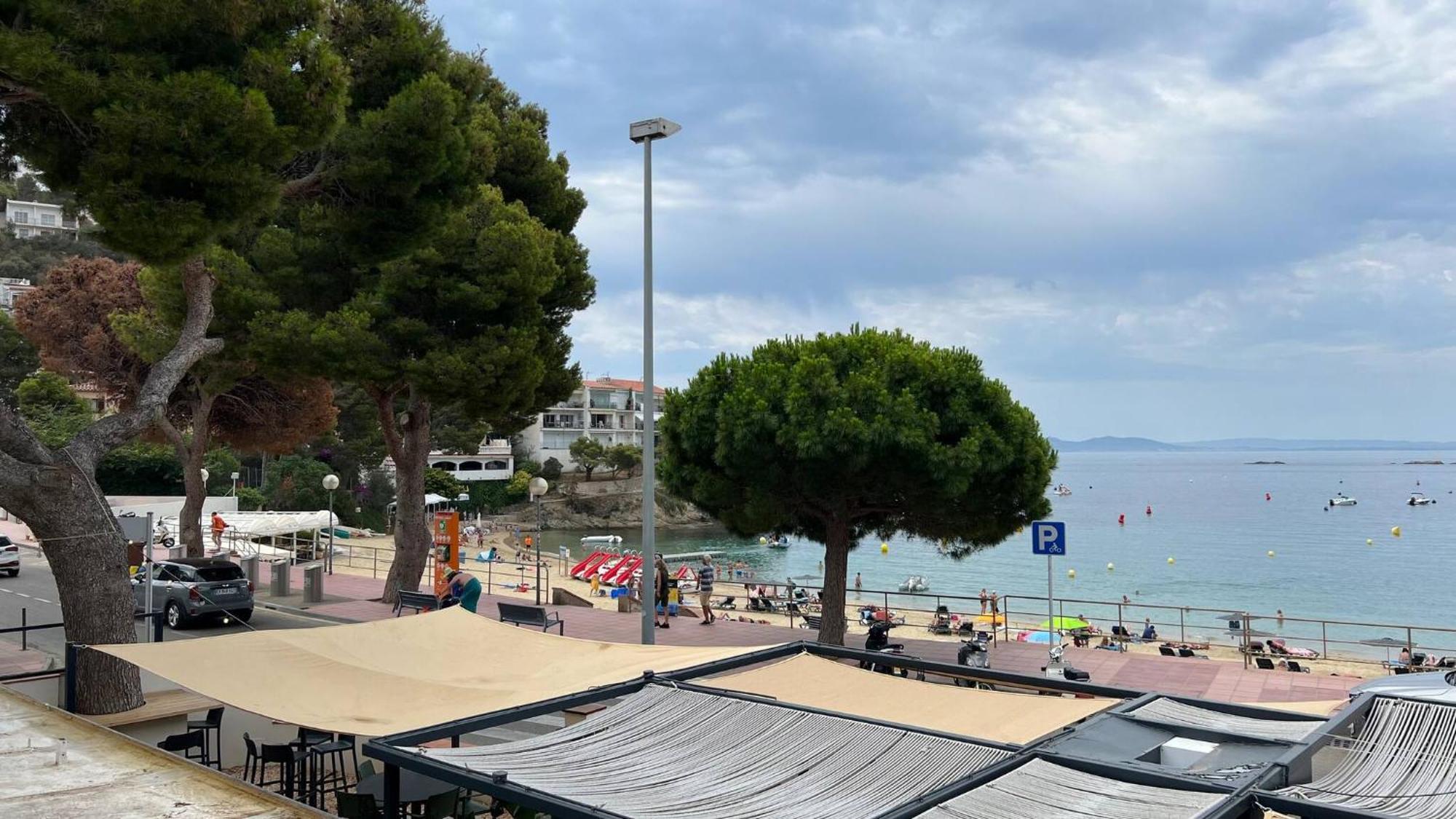 Precioso Apartamento Moderno En Primera Linea Del Mar Av-11 Ρόζες Εξωτερικό φωτογραφία